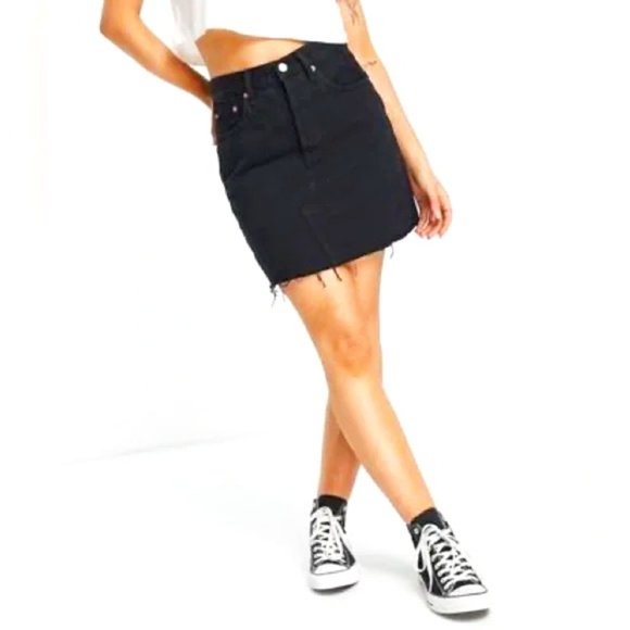 NWT LEVI'S High-rise Black Wash Denim Deconstructed Mini Jean Skirt 28 Medium - Picture 1 of 5
